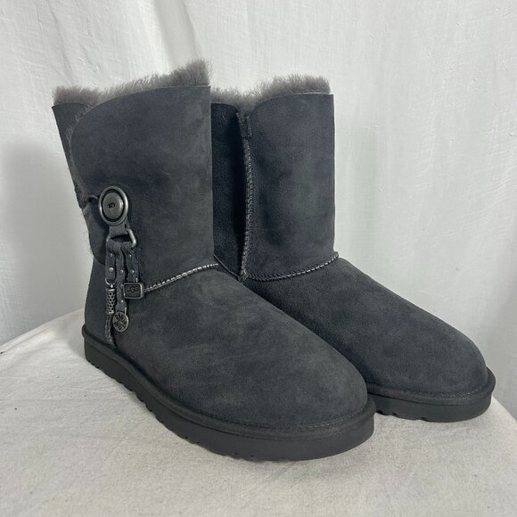 NWOT UGG Boots with Dangle Charm Women's Size 6.5 Gray - Picture 1 of 3